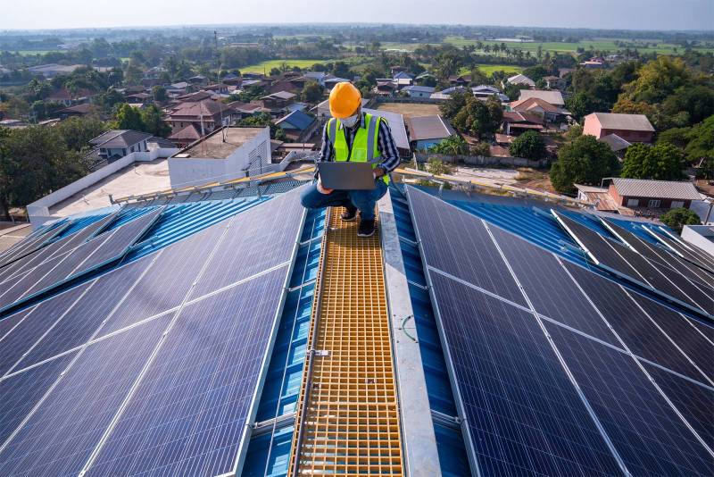 Systèmes solaires clés en main pour production et revente d’électricité sur réseau à Sanary-sur-Mer centre-ville